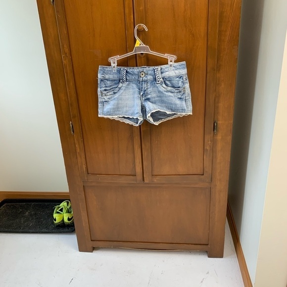 COPY - CANDIE’s denim shortie shorts low rise 3 in inseam lace trim size 1 - Picture 1 of 7
